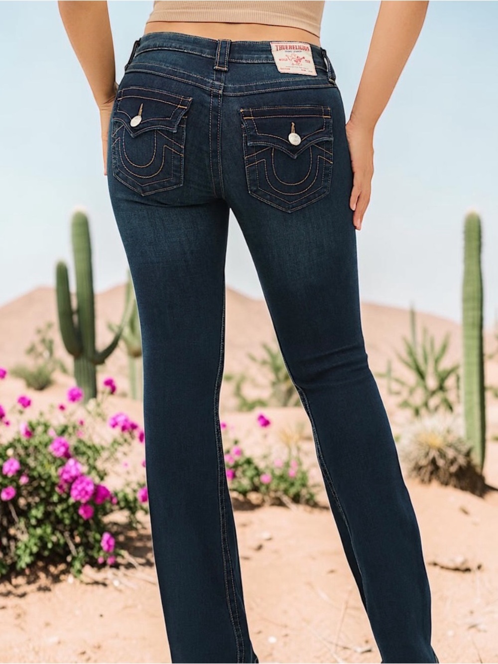 True Religion Billie Mid Rise Straight Leg Jeans. With Stretch. Size: 30